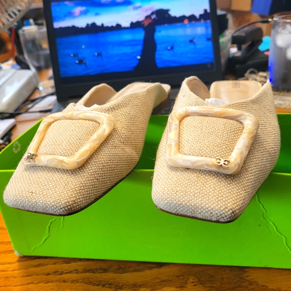 Beige Ladies Sandals Shoes with Decorative Buckle